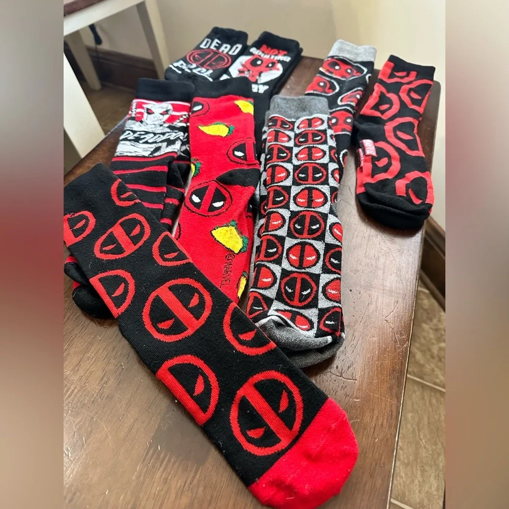 Deadpool socks bundle - Picture 6 of 6